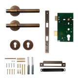 Momo Belgravia Plain Solid Brass Lever Entrance Set In