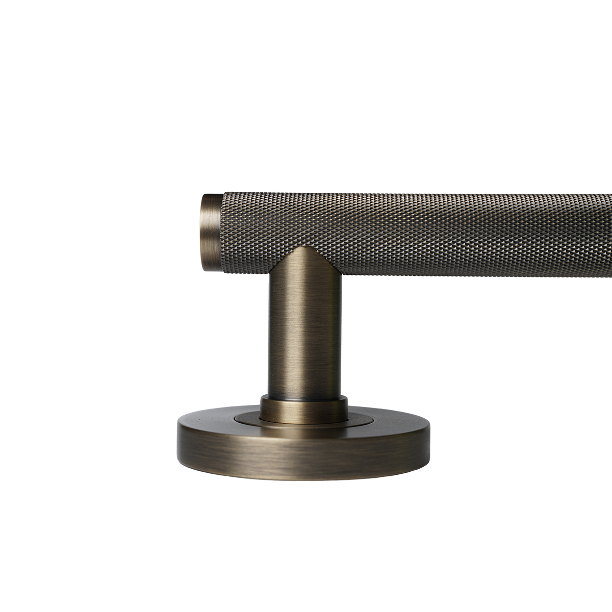 Momo Bellevue Solid Brass Knurled Lever Entrance Set In