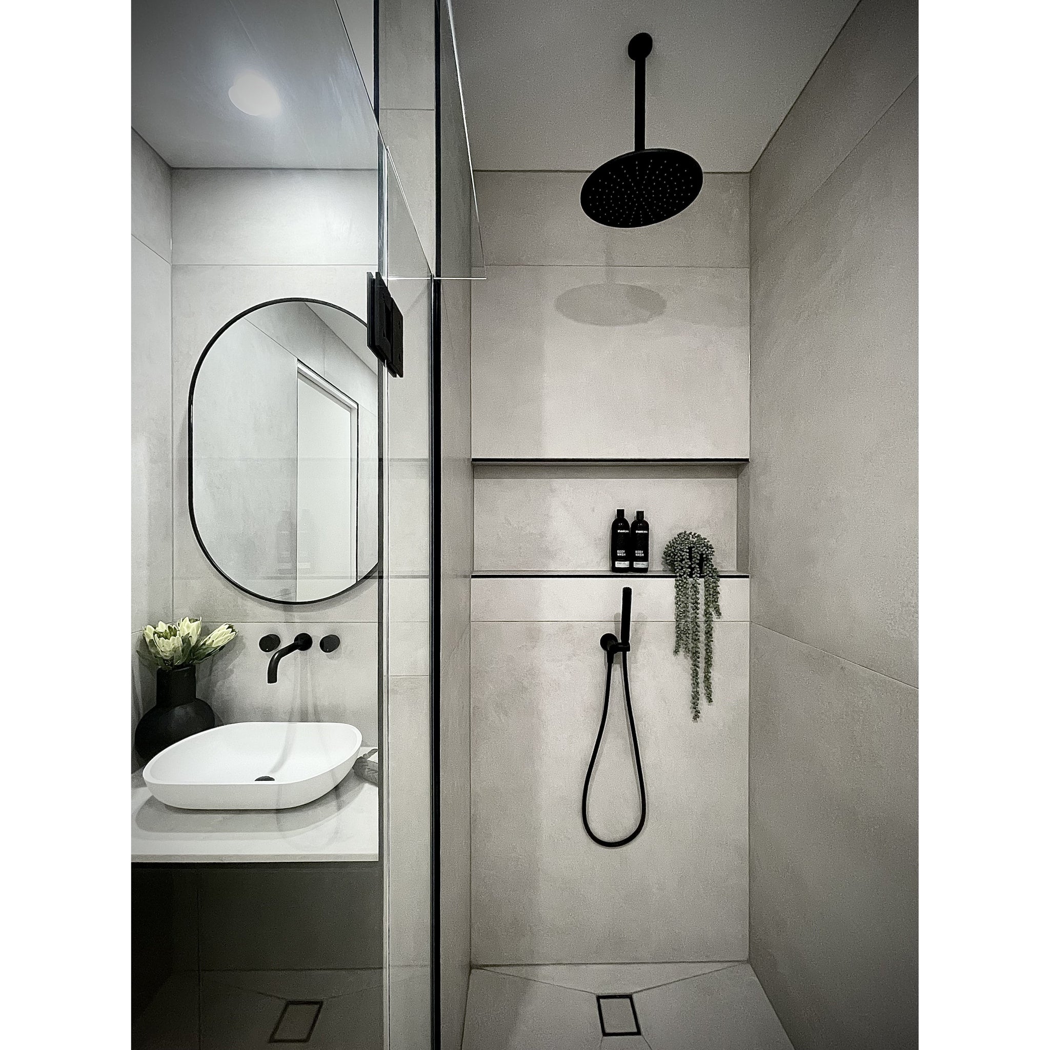 Round Ceiling Shower Arm 300mm - Matte Black