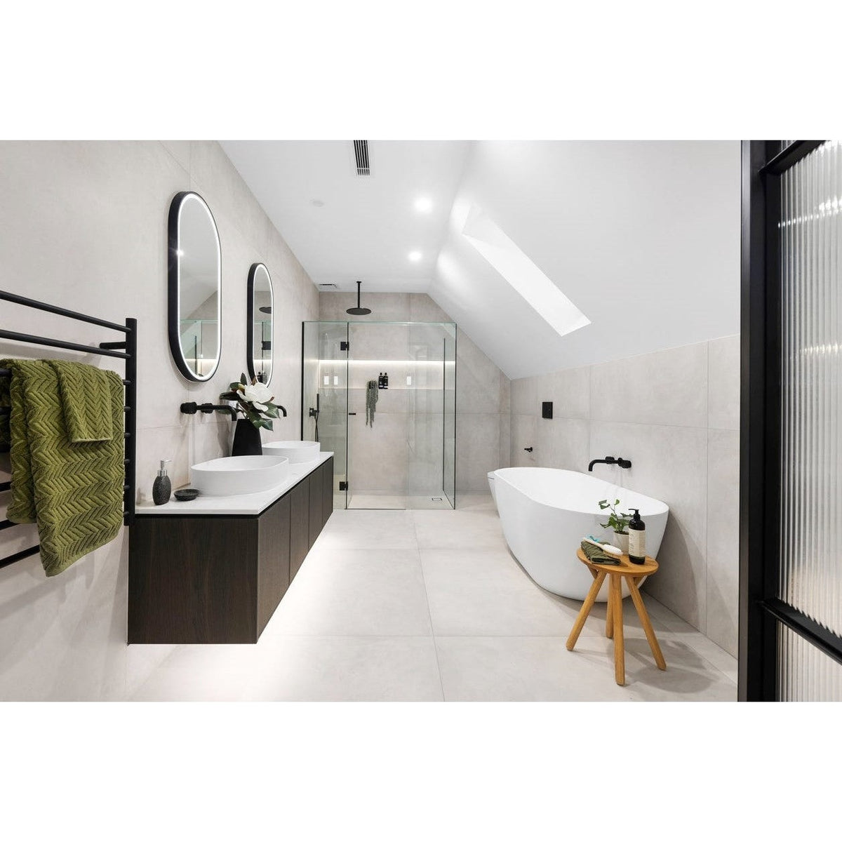 Round Ceiling Shower Arm 300mm - side profile view