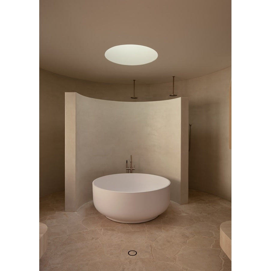 Round Freestanding Bath Spout and Hand Shower in Matte Black - finish and profile close-up (15 of 40)