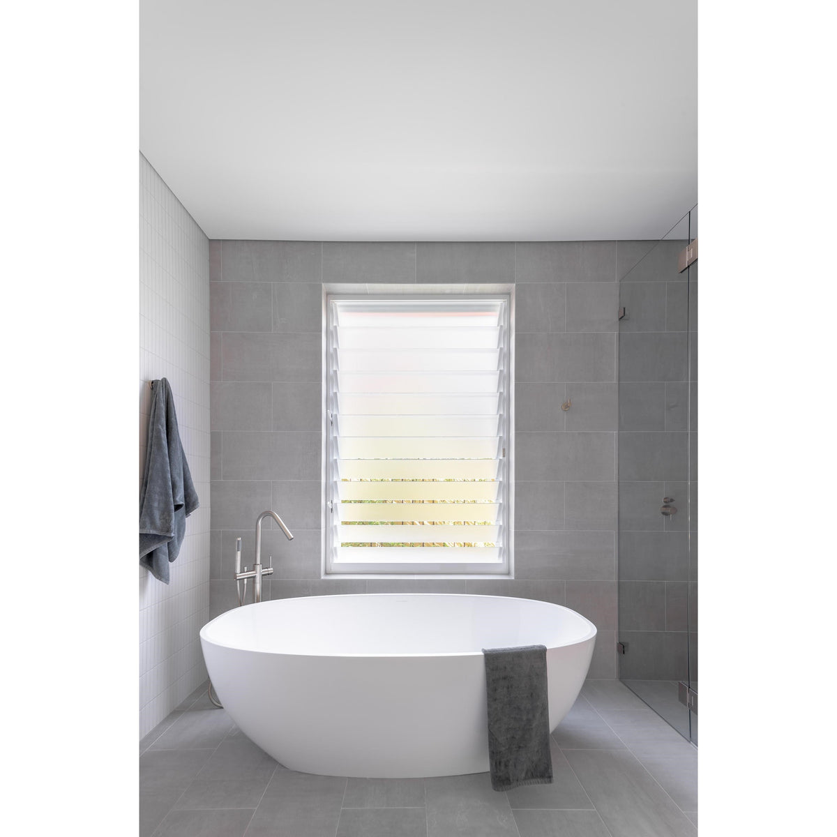 Round Freestanding Bath Spout and Hand Shower - Brushed Nickel