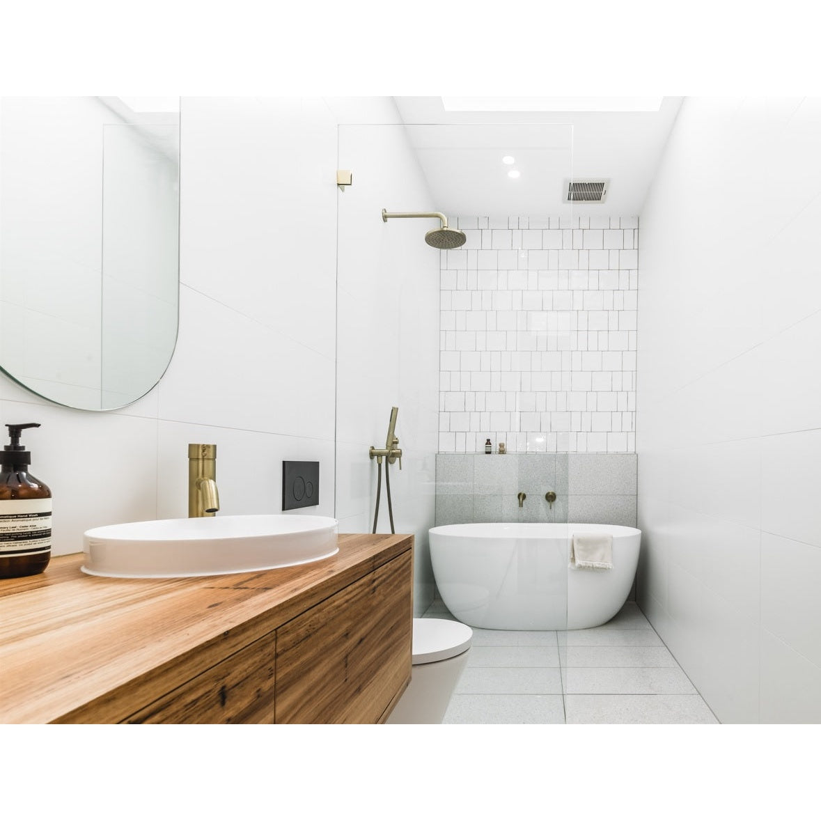 Round Shower Rose 200mm - front view, bathroom fixture (17 of 35)