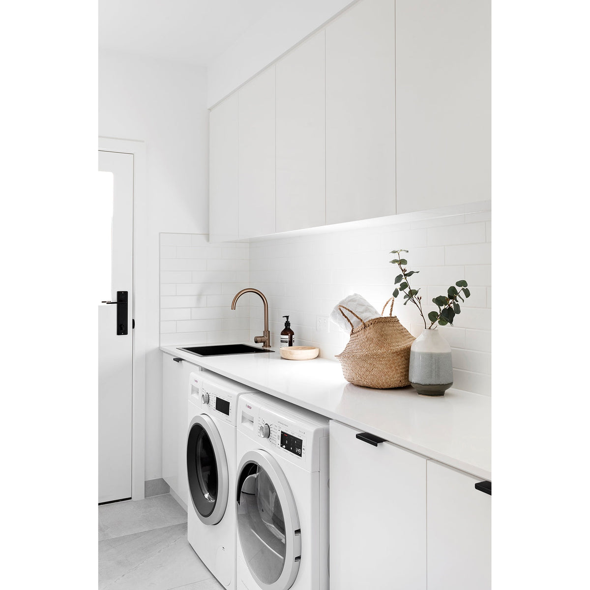 Round Pinless Gooseneck Kitchen Mixer Tap in Polished Chrome - rear mounting detail