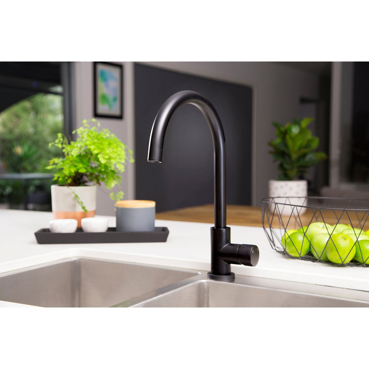 Round Pinless Gooseneck Kitchen Mixer Tap - Matte Black
