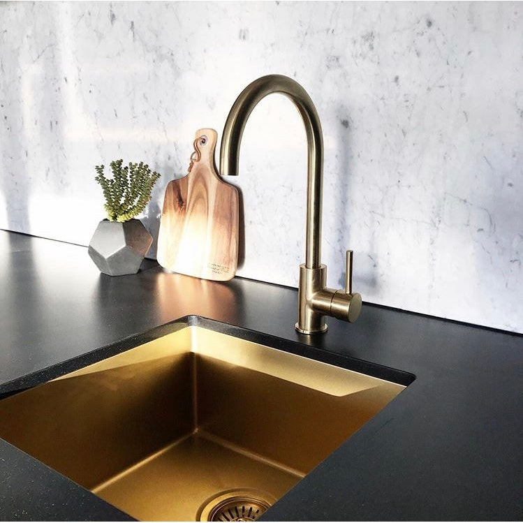 Kitchen Sink Single Bowl 450 x 450 - rear mounting detail