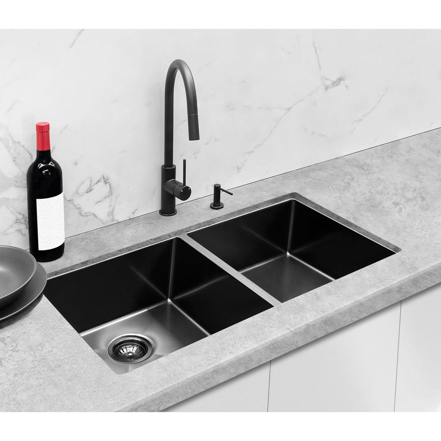 Round Soap Dispenser - Matte Black