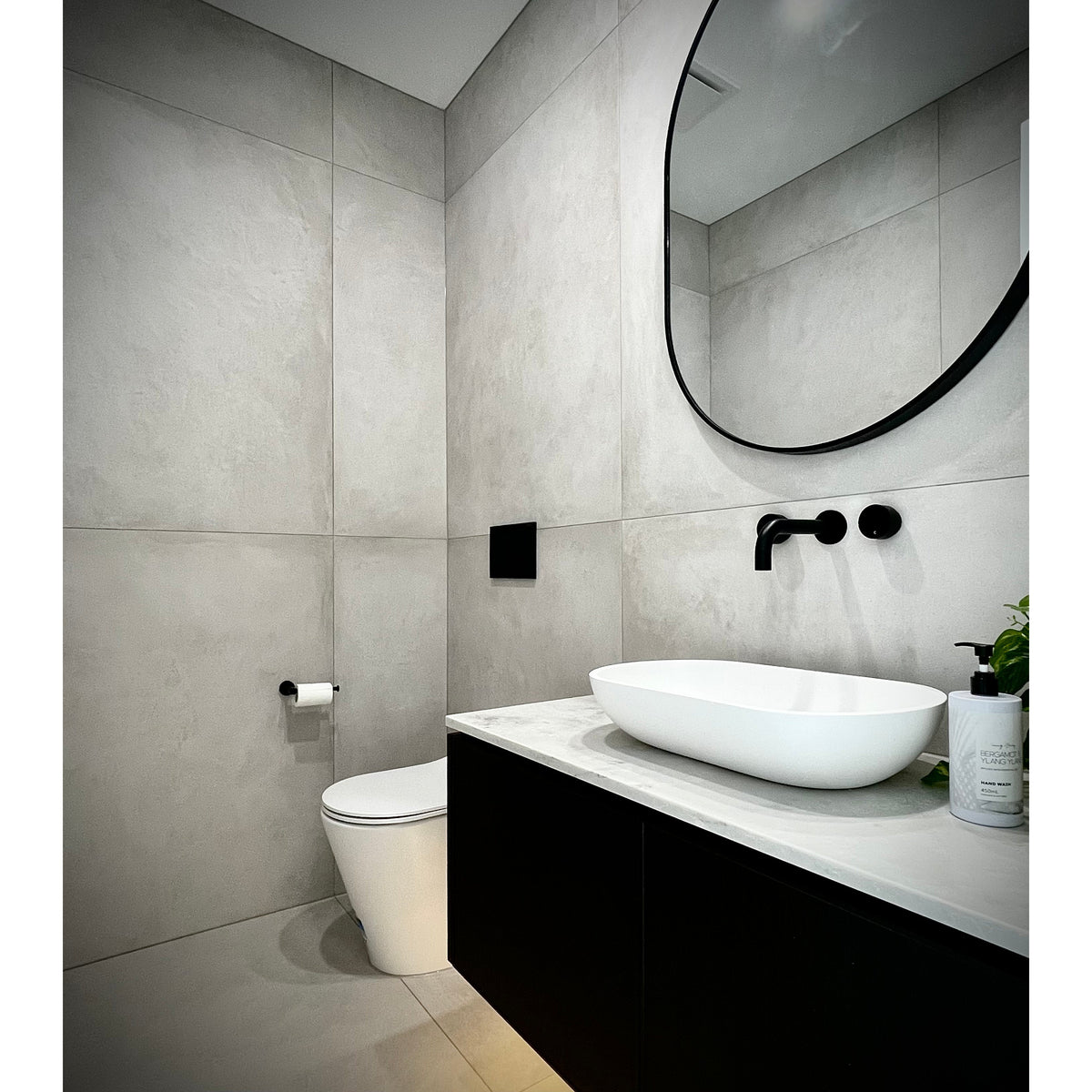 Round Toilet Roll Holder - Matte Black