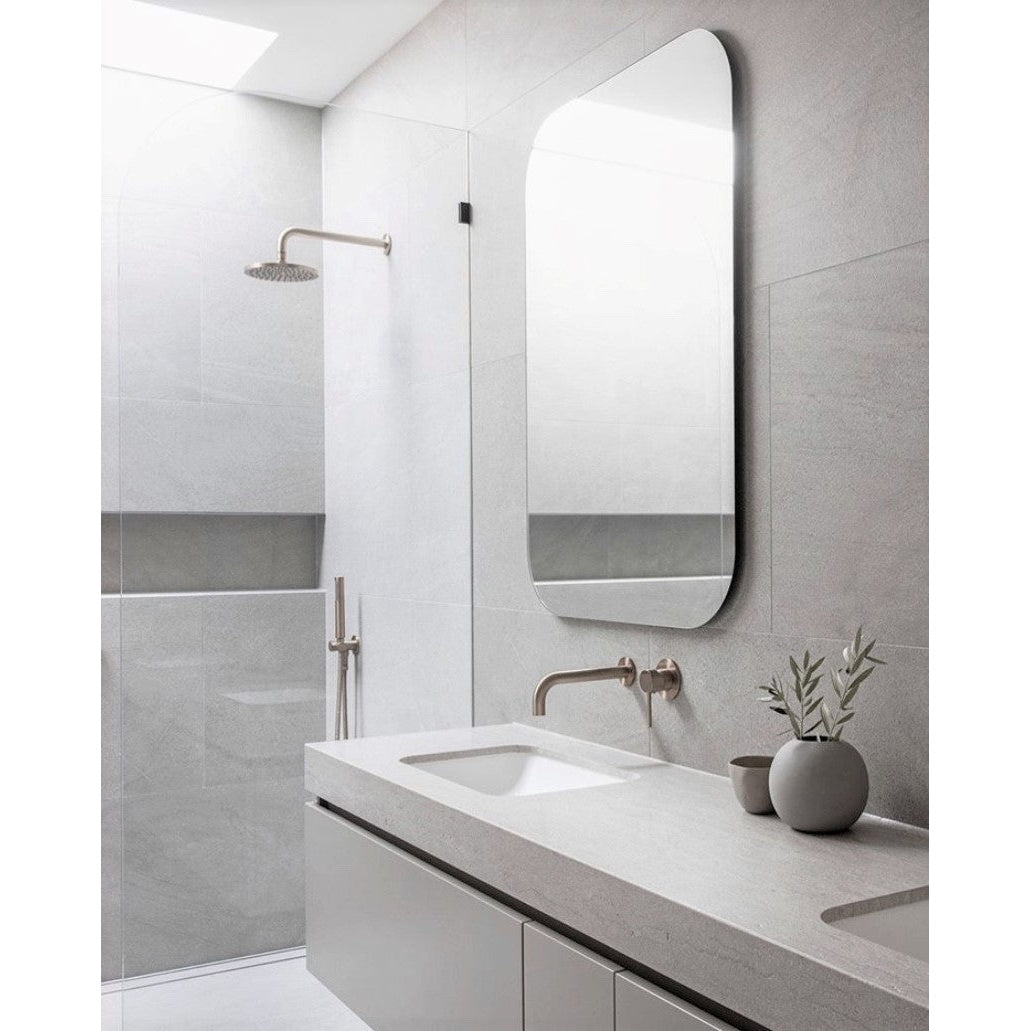 Universal Round Curved Spout in Polished Chrome - finish and profile close-up