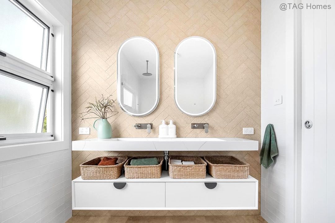 Moonlight 1200mm White Wall Hung Cabinet