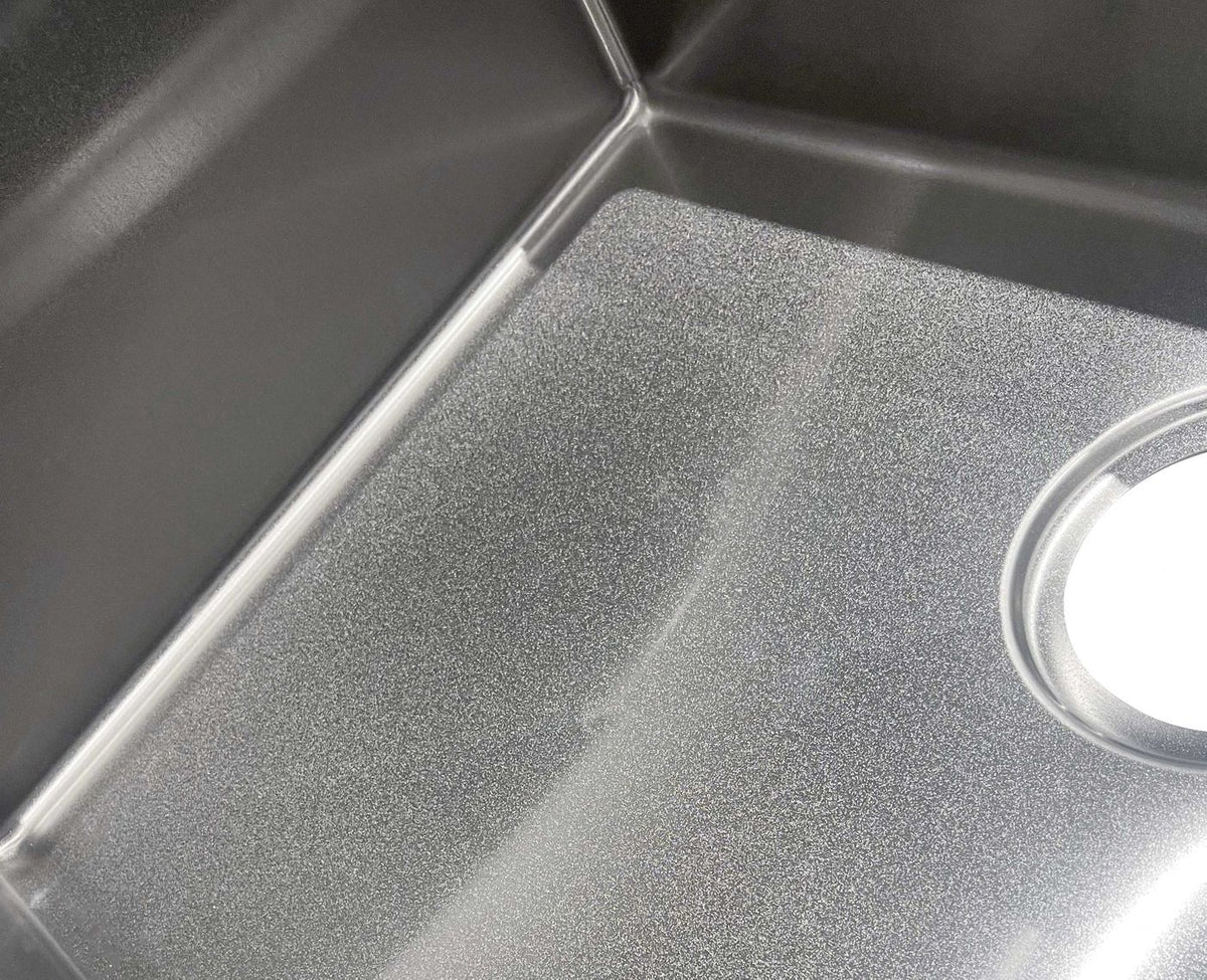 Axon Sink 58S 580x440x220 - close-up detail view, kitchen sink