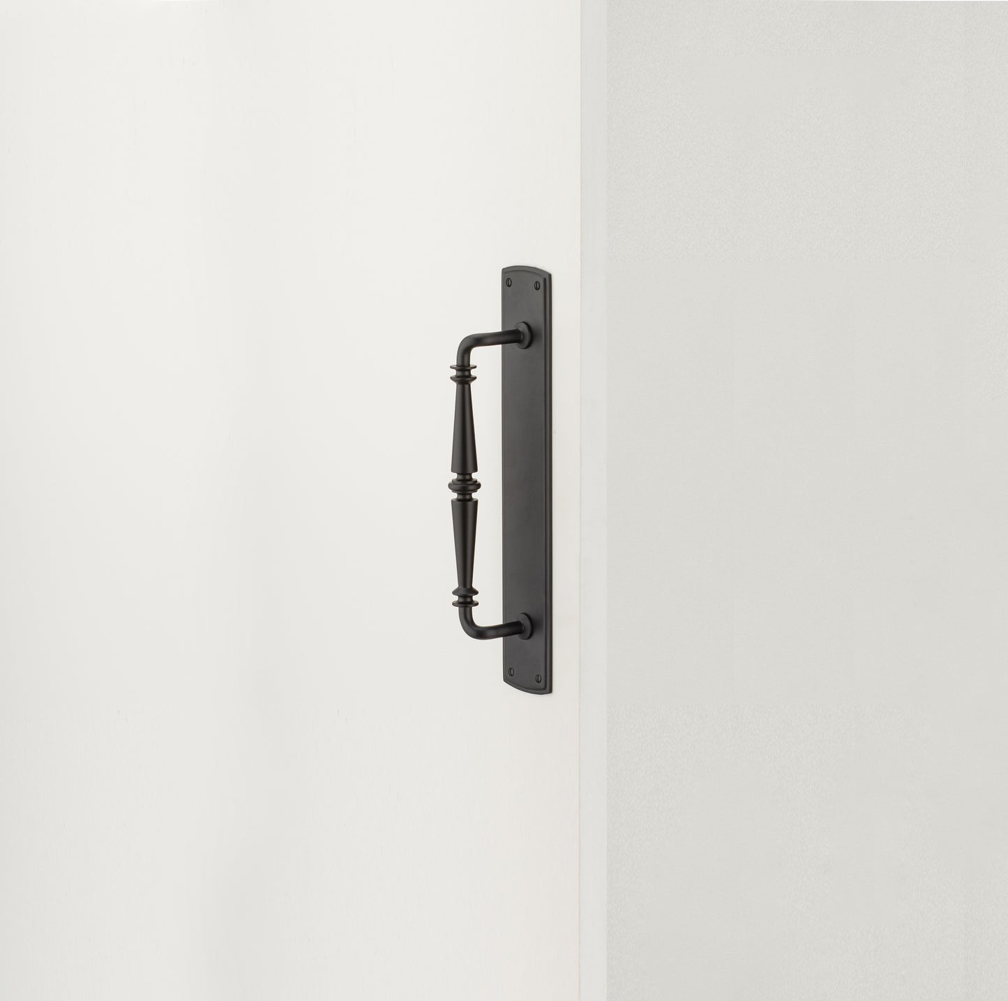 Sarlat Pull Handle on Backplate