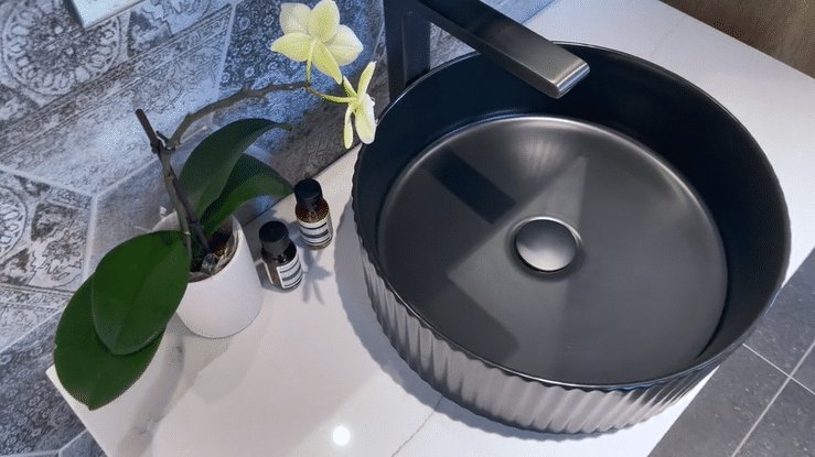 Marlo Round 400x400x125 Matte Black Fluted Basin - front view